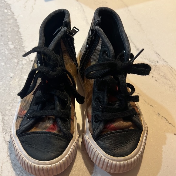 Burberry Warslow Star-Print Check High-Top Sneaker, Black, Toddler-with Box! - Picture 4 of 8